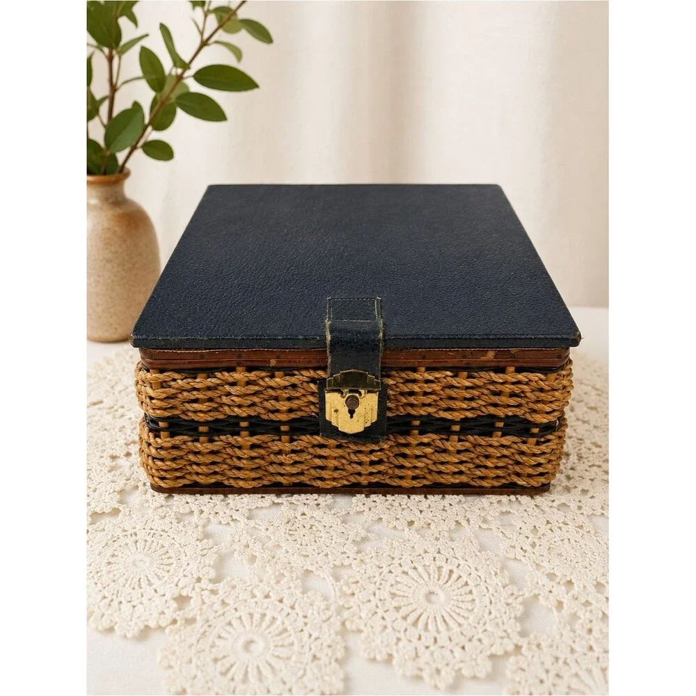 Unbranded charming vintage